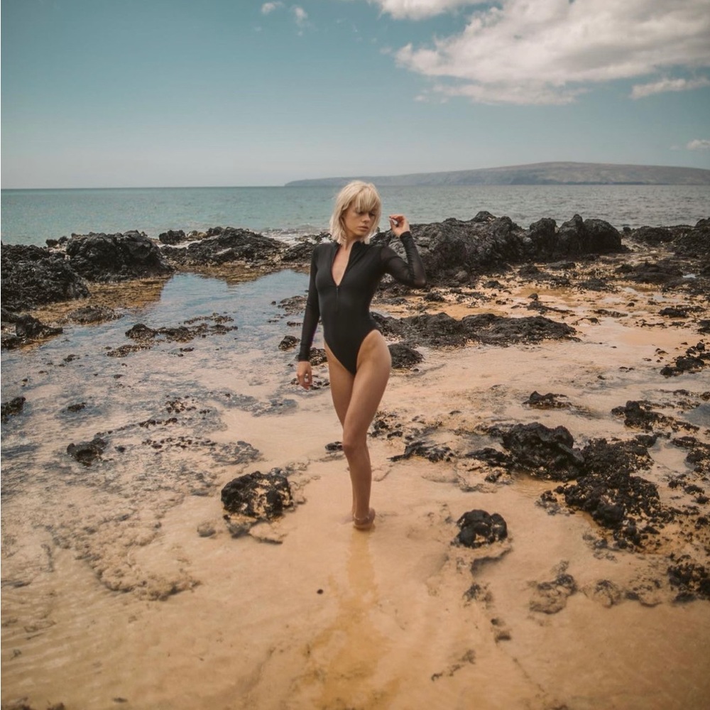 One Piece Long Sleeve Swimsuit Bodysuit with a full front zip and mock neck. XS